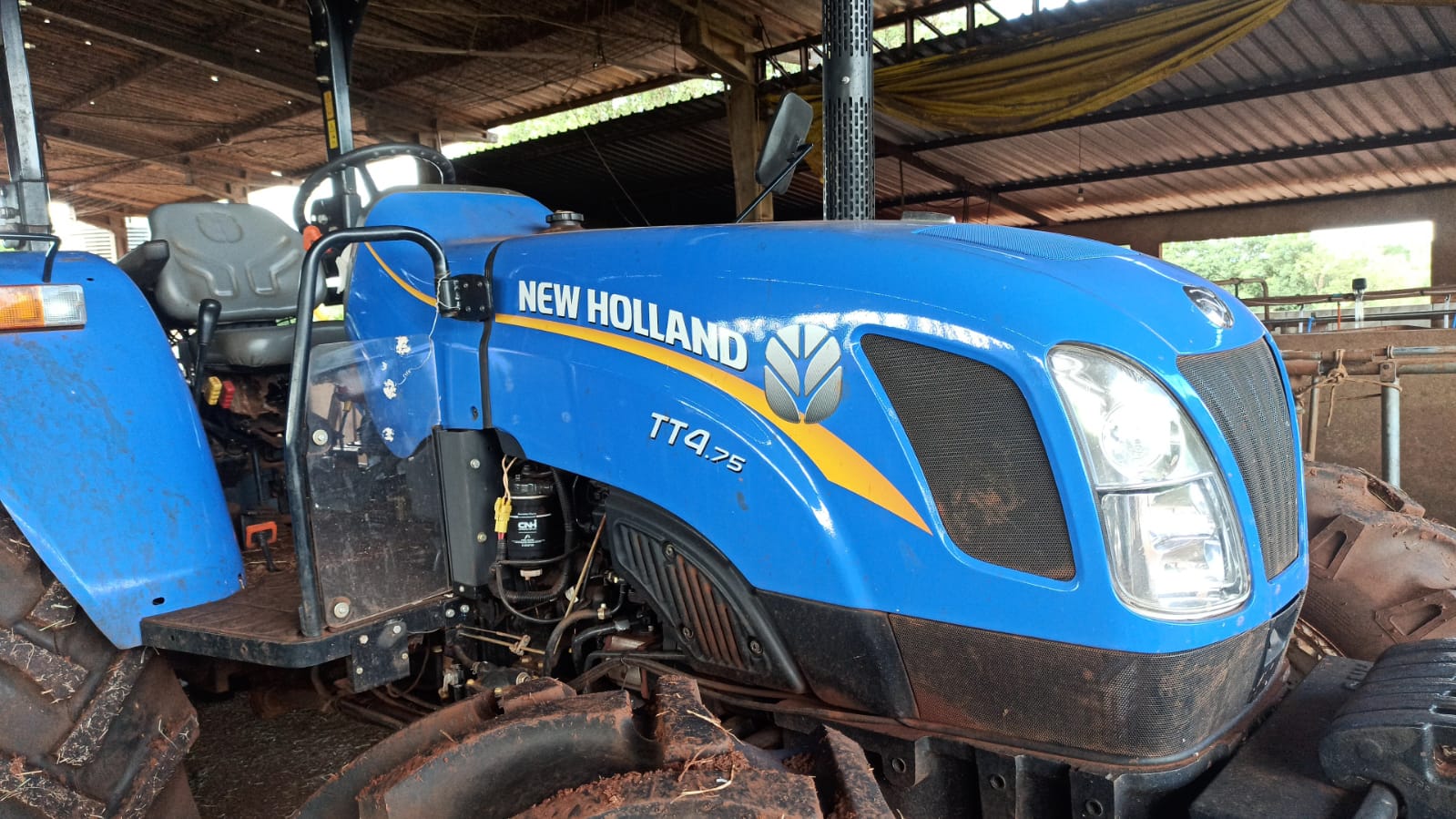Trator New Holland TT 4.75 2021 400 hrs.