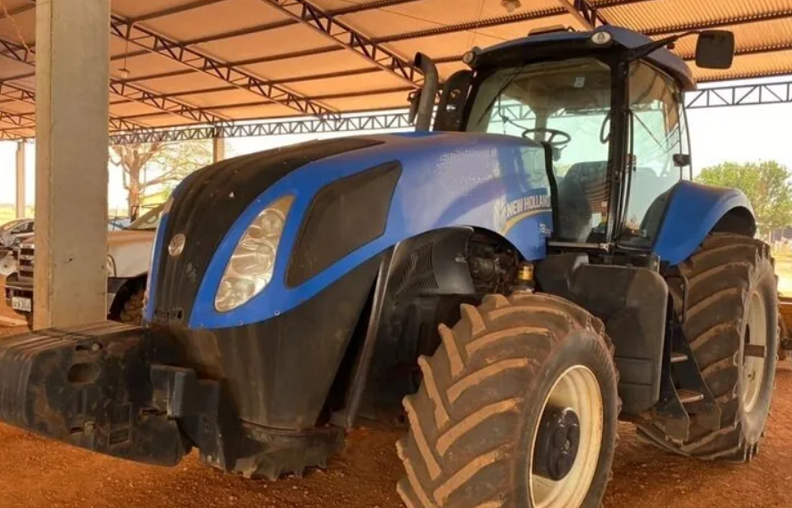 TRATOR NEW HOLLAND T8 270, ANO 2013