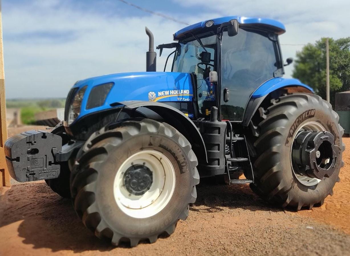 Trator New Holland T7 240
