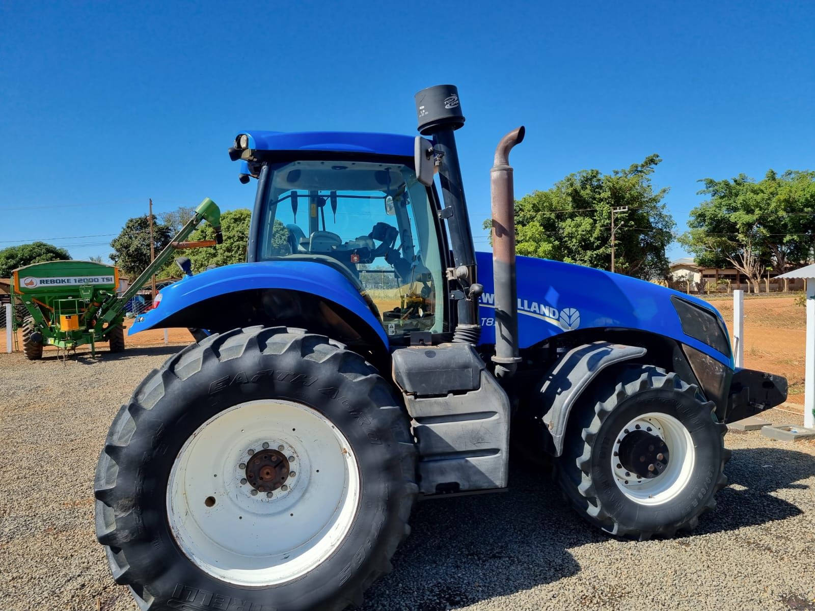  Trator New Holland T8
