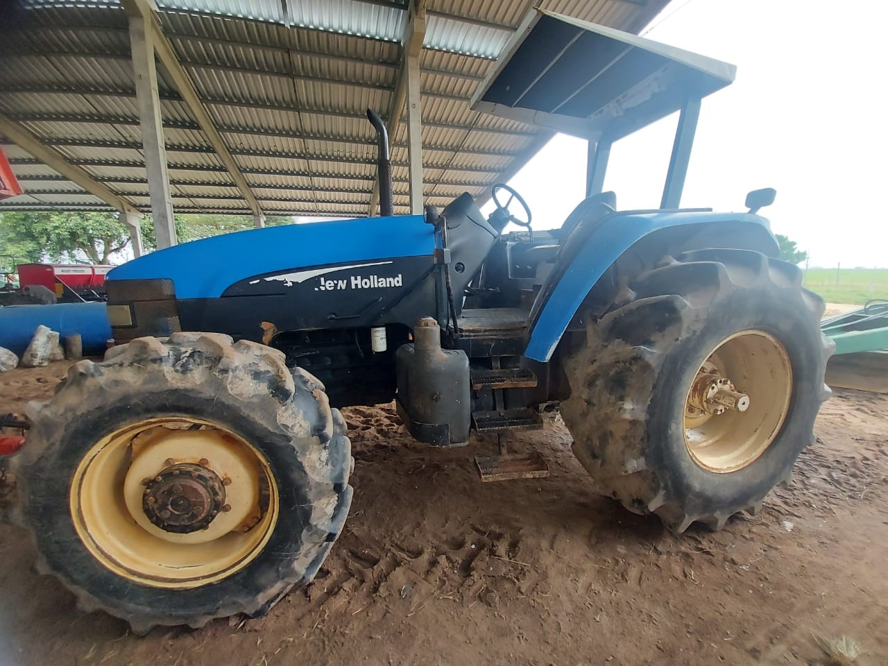 Trator New Holland TM 135 Ano 2004