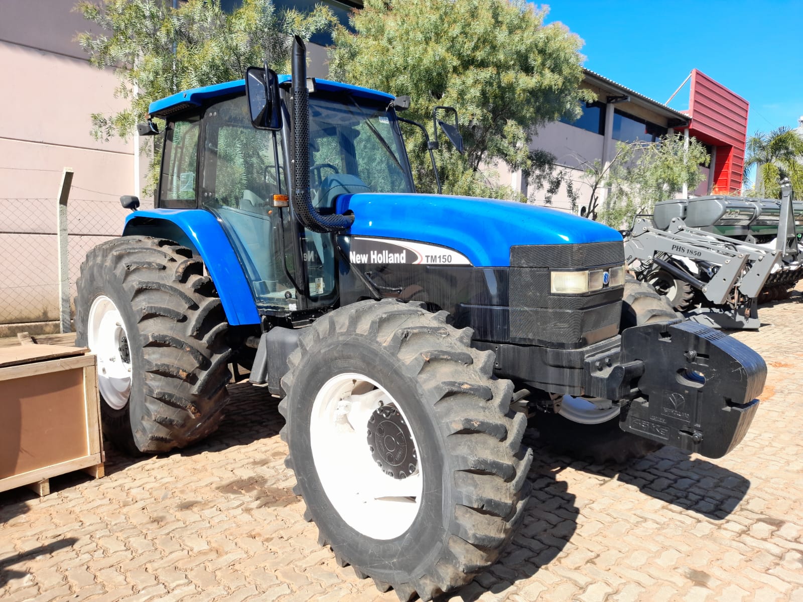 Trator New Holland TM 150, Ano 2003